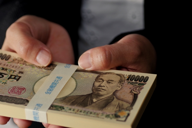 闇金業者に大金を渡してしまう。大村市の弁護士や司法書士への無料相談に一歩踏み出す